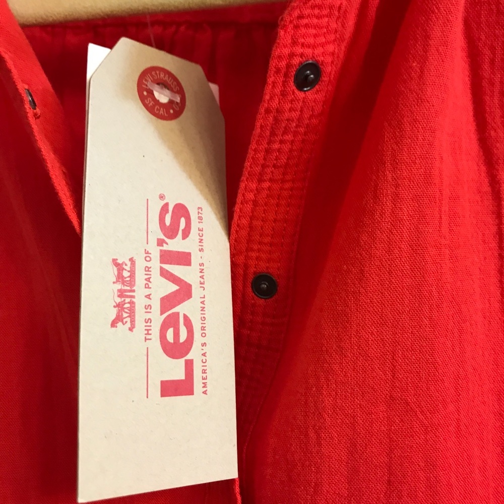 NWT Levi’s top
